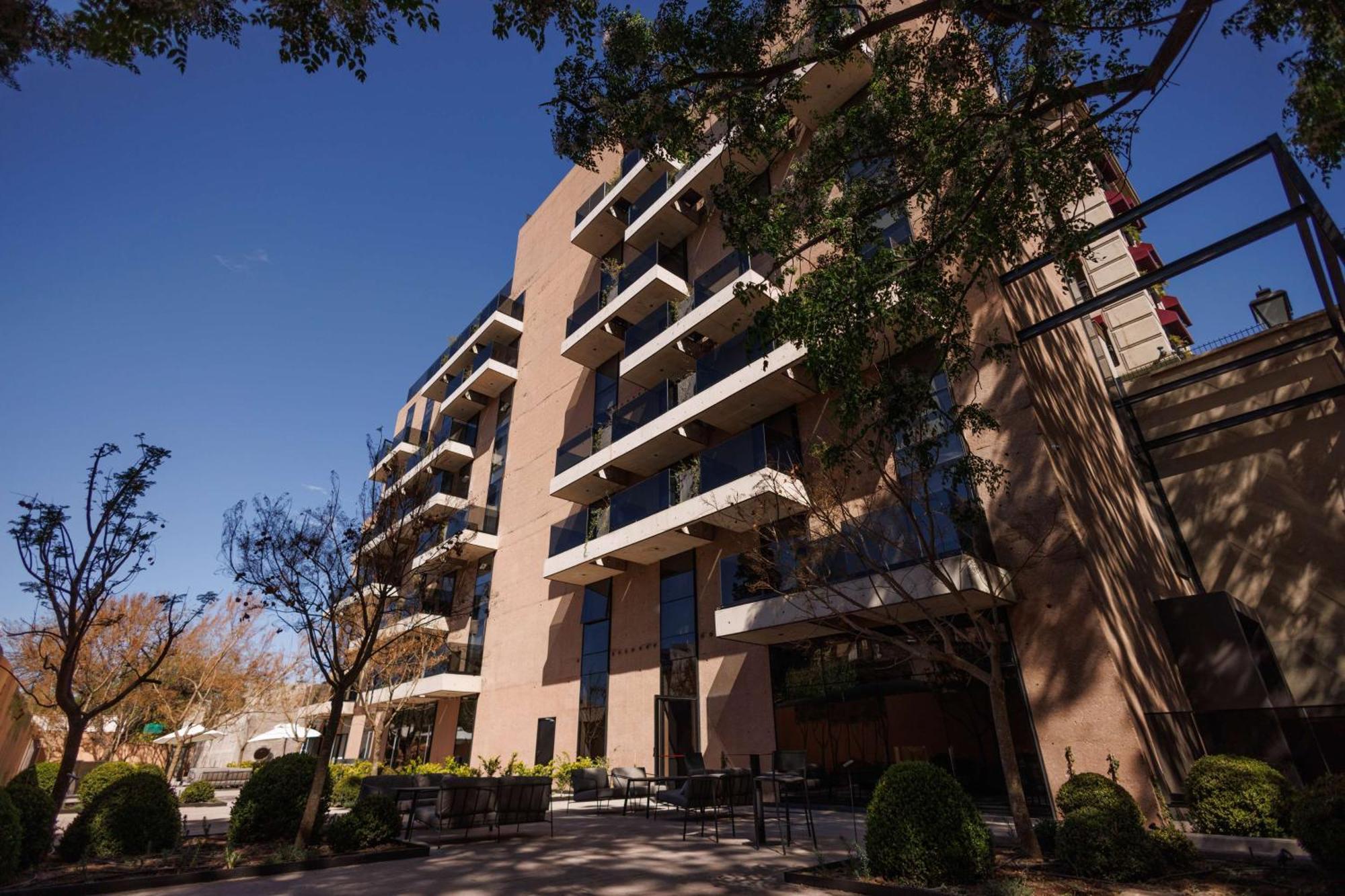 Hualta Mendoza, Curio Collection By Hilton Mendoza