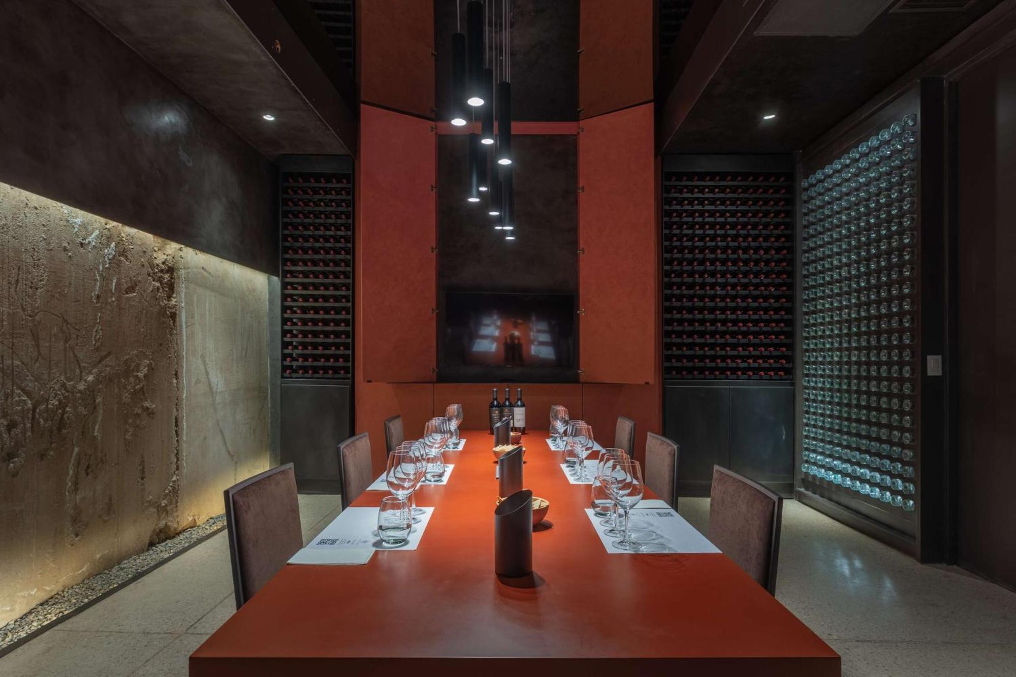 Hualta Mendoza, Curio Collection By Hilton Mendoza