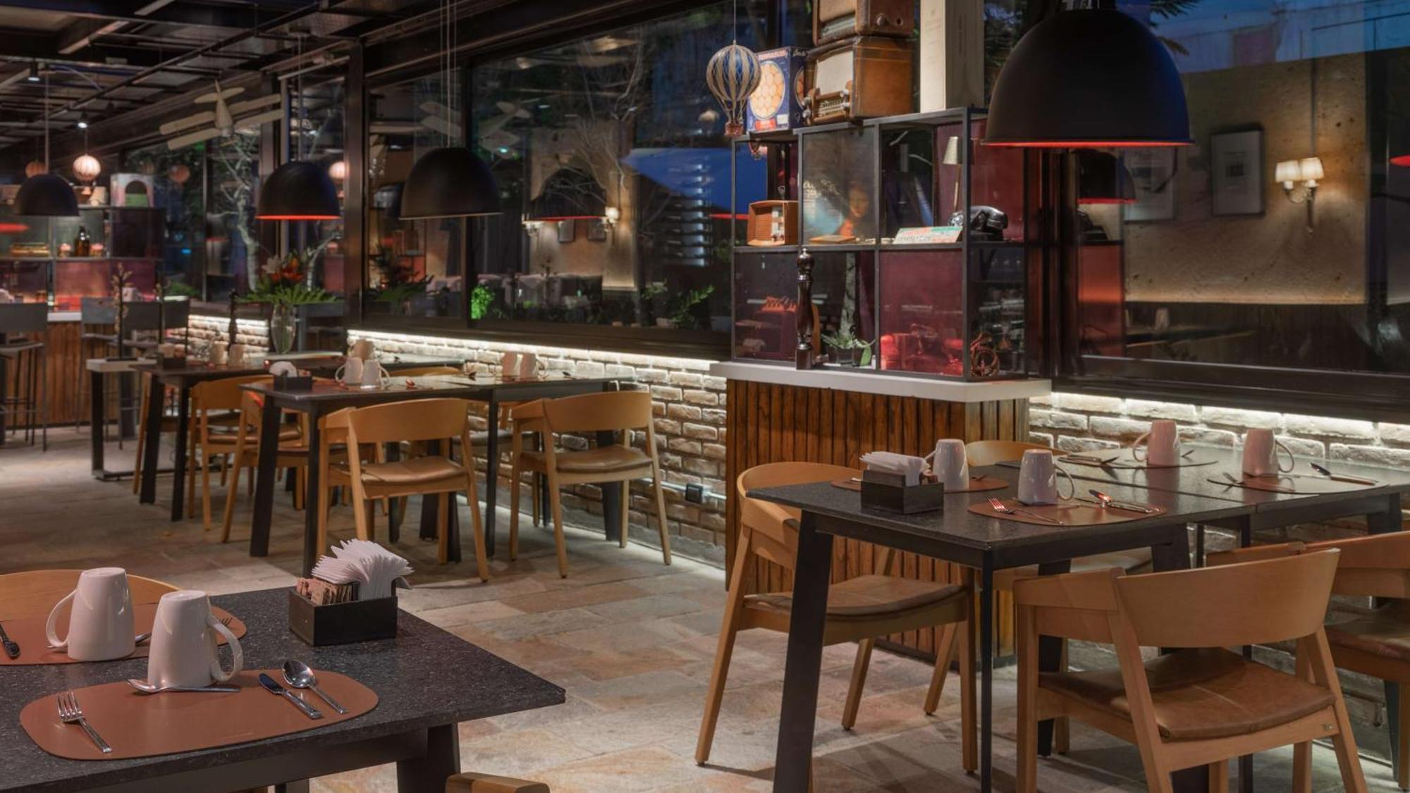 Hualta Mendoza, Curio Collection By Hilton